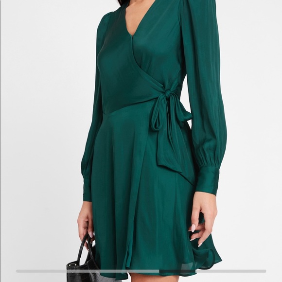 Banana Republic Satin Puff Sleeve Wrap 